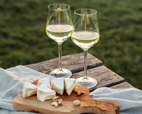 Can you drink white wine with cheese? Find out with Wine at Home